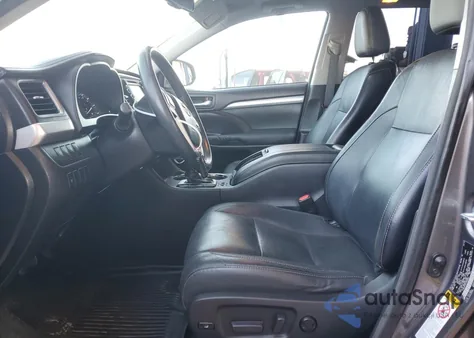 2015 Toyota Highlander Xle z USA, uszkodzony, nr VIN 5TDKKRFH6FS069060